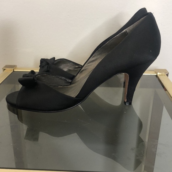 Kenneth Cole reaction satin kitten heel pumps - Picture 4 of 12